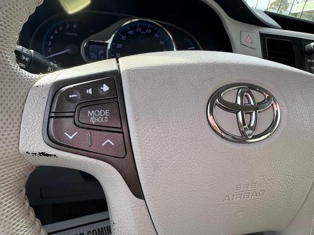 Toyota Sienna XLE 2011