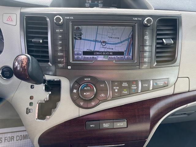 Toyota Sienna XLE 2011