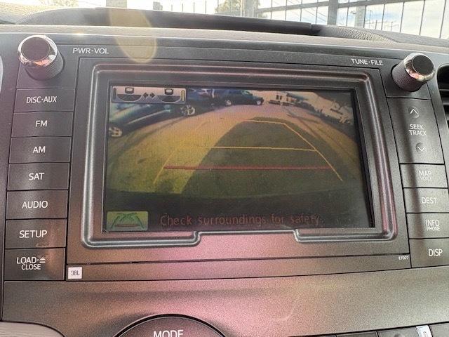 Toyota Sienna XLE 2011