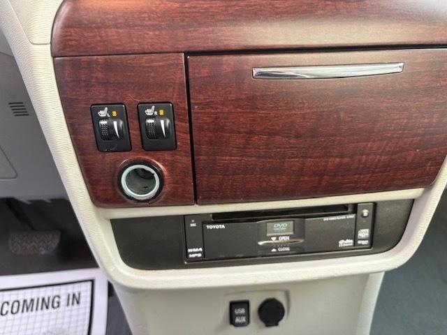 Toyota Sienna XLE 2011