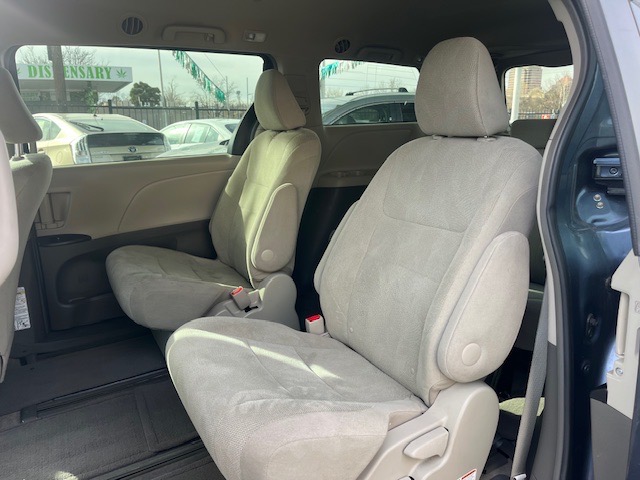 Toyota Sienna L FWD 7-Passenger V6 2015