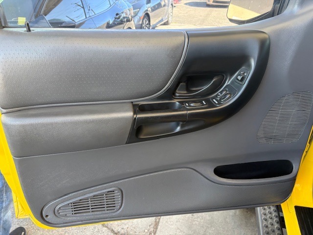 Ford Ranger XLT SuperCab 4.0 Flareside w/Off-Road 4WD 2001