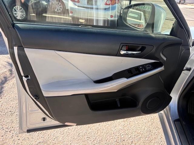 Lexus IS 250 RWD 2015