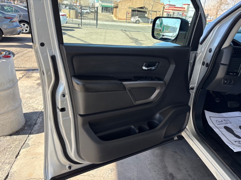 Nissan Titan PRO-4X Crew Cab 4WD 2015