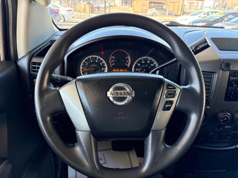 Nissan Titan PRO-4X Crew Cab 4WD 2015