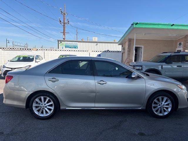 Toyota Camry Hybrid XLE 2013