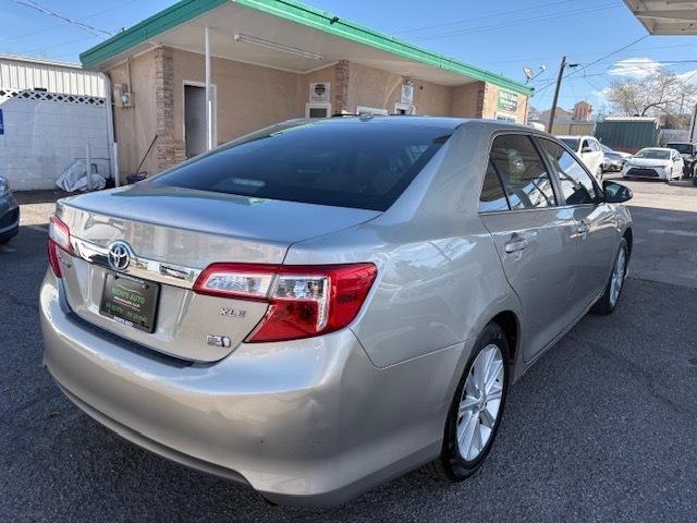 Toyota Camry Hybrid XLE 2013