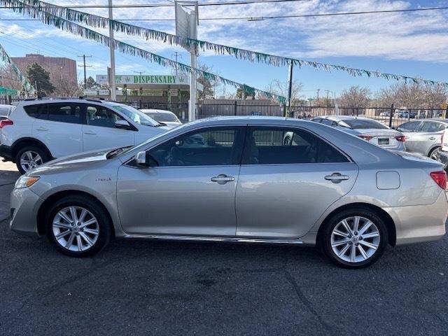 Toyota Camry Hybrid XLE 2013