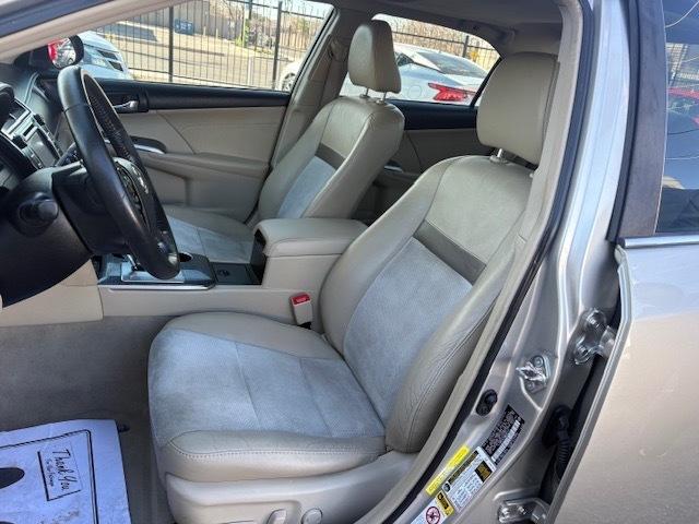 Toyota Camry Hybrid XLE 2013