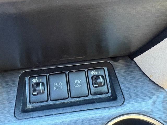 Toyota Camry Hybrid XLE 2013