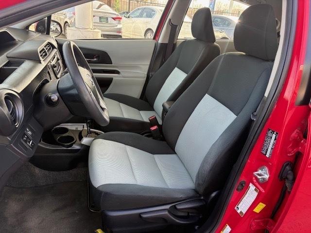 Toyota Prius c Four 2014