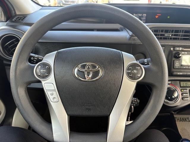 Toyota Prius c Four 2014