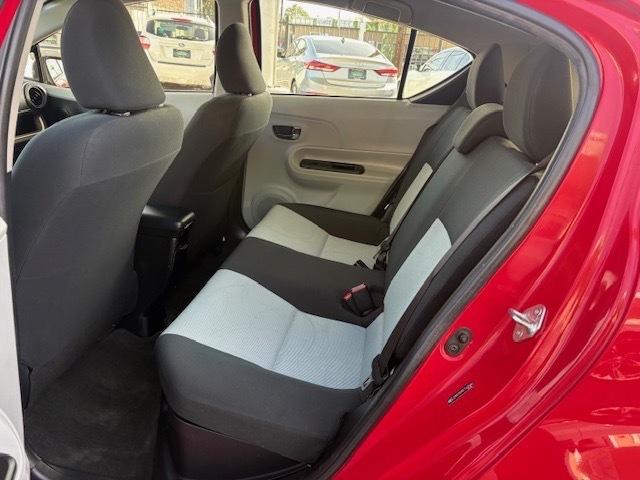 Toyota Prius c Four 2014