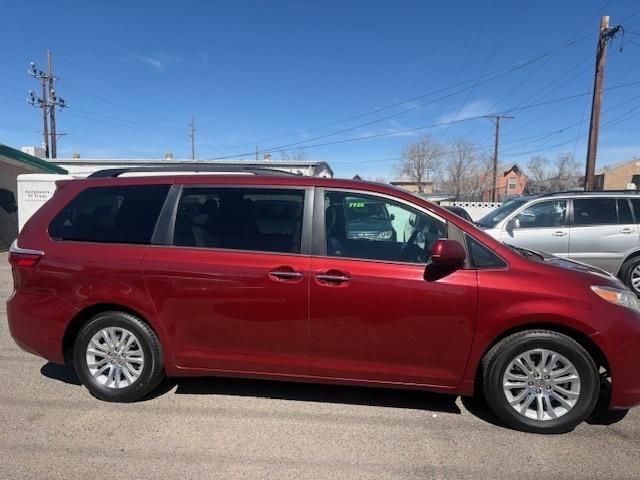 Toyota Sienna XLE FWD 8-Passenger V6 2016