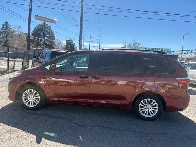 Toyota Sienna XLE FWD 8-Passenger V6 2016