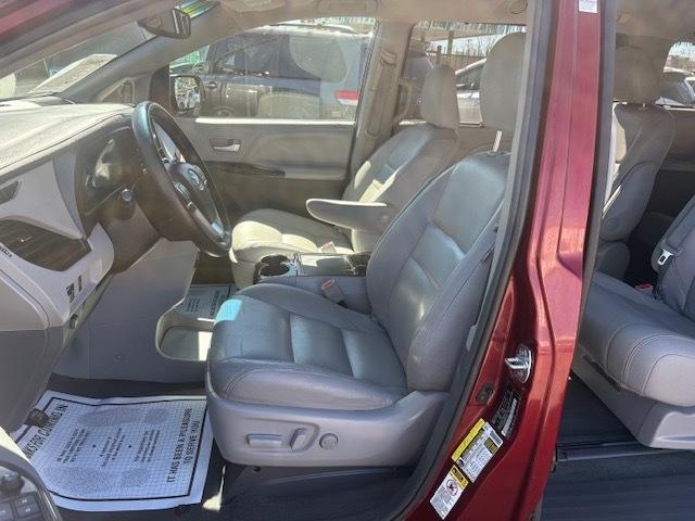 Toyota Sienna XLE FWD 8-Passenger V6 2016