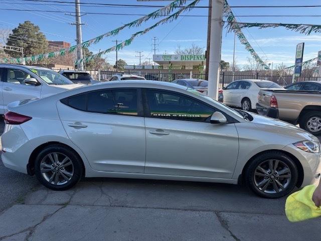 Hyundai Elantra  2017