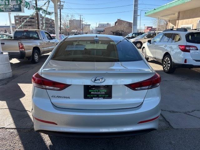 Hyundai Elantra  2017
