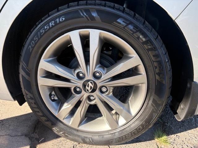 Hyundai Elantra  2017