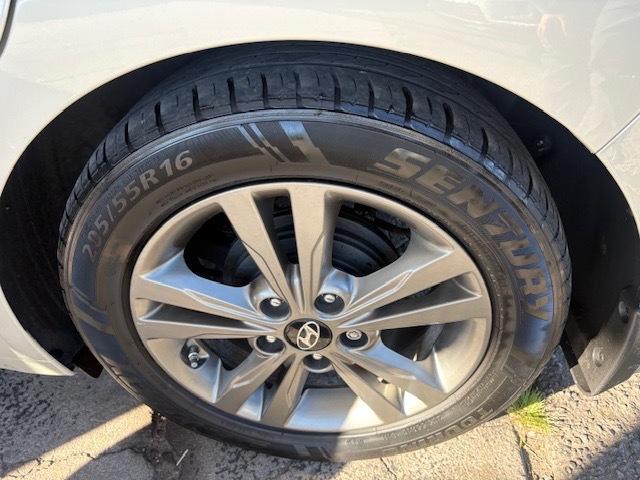 Hyundai Elantra  2017