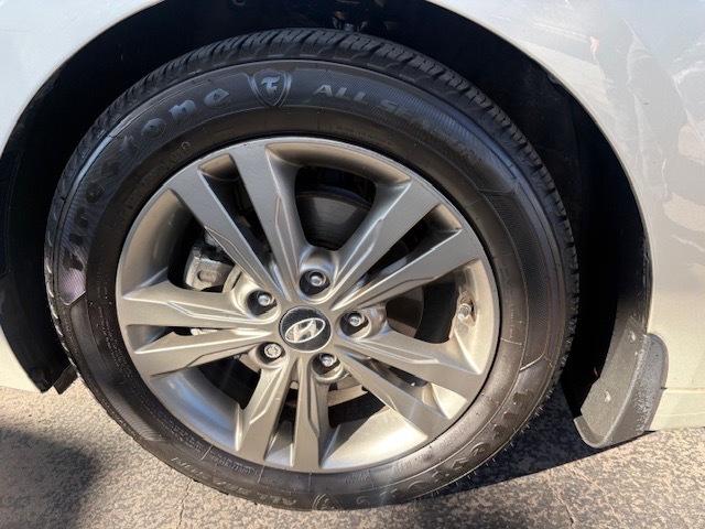 Hyundai Elantra  2017