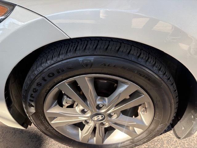 Hyundai Elantra  2017