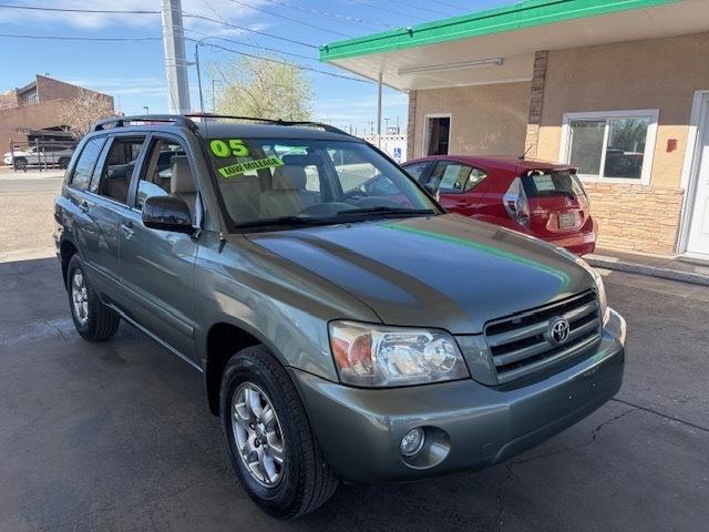 Toyota Highlander V6 2WD with 3rd-Row Seat 2005