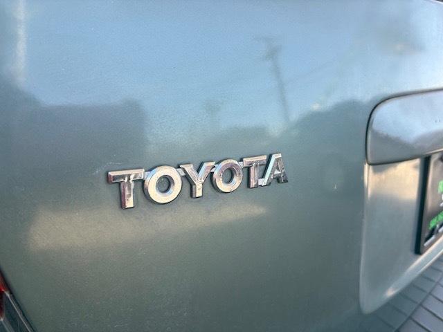 Toyota Highlander V6 2WD with 3rd-Row Seat 2005