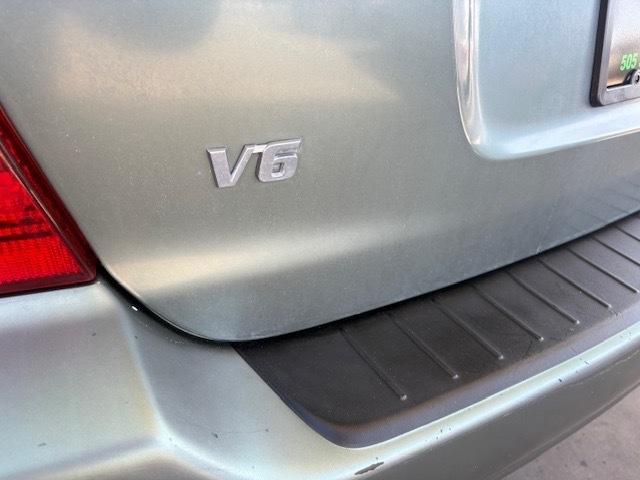 Toyota Highlander V6 2WD with 3rd-Row Seat 2005
