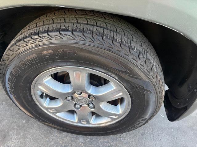 Toyota Highlander V6 2WD with 3rd-Row Seat 2005