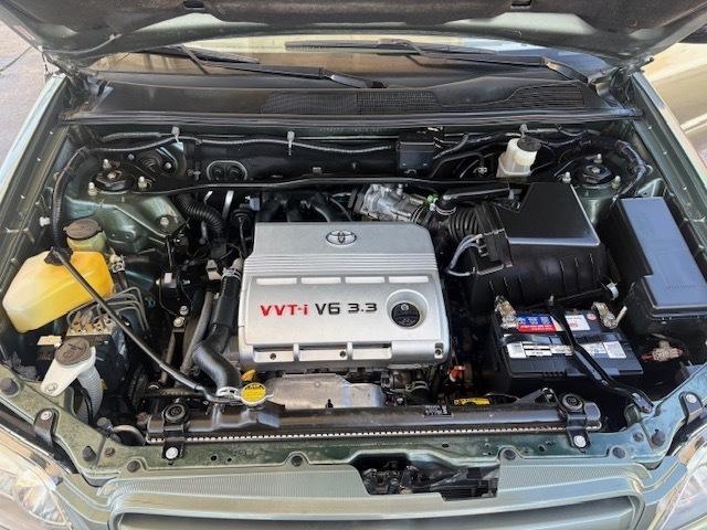 Toyota Highlander V6 2WD with 3rd-Row Seat 2005