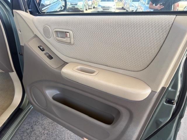 Toyota Highlander V6 2WD with 3rd-Row Seat 2005