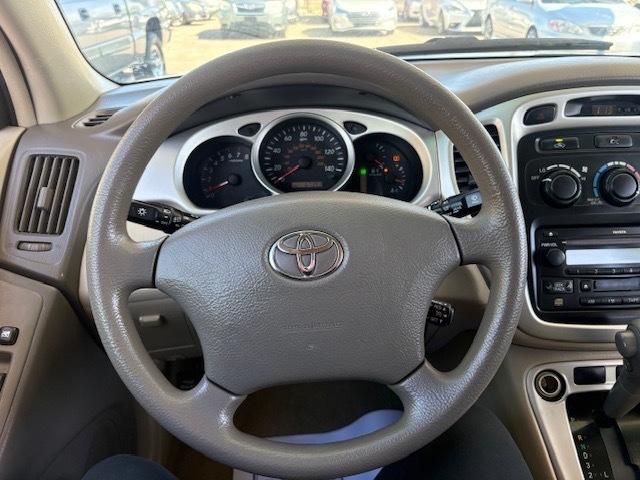 Toyota Highlander V6 2WD with 3rd-Row Seat 2005