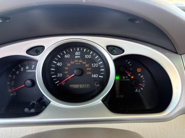 Toyota Highlander V6 2WD with 3rd-Row Seat 2005