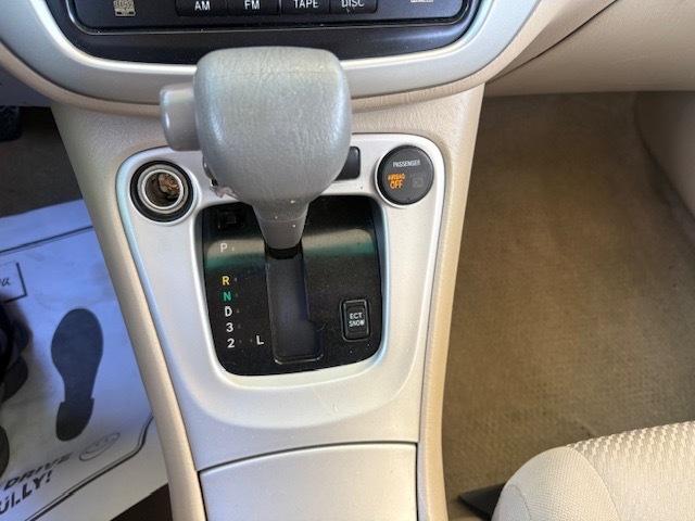 Toyota Highlander V6 2WD with 3rd-Row Seat 2005