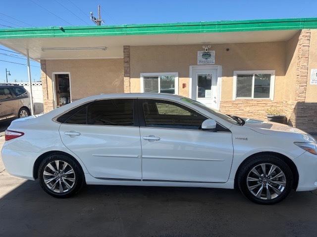 Toyota Camry Hybrid SE 2017