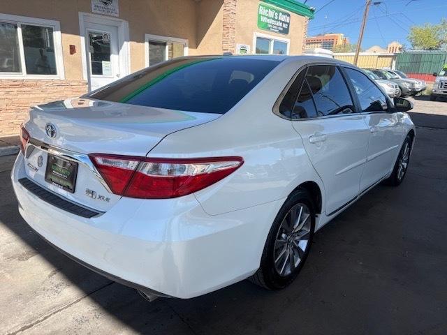 Toyota Camry Hybrid SE 2017