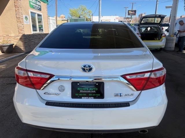 Toyota Camry Hybrid SE 2017