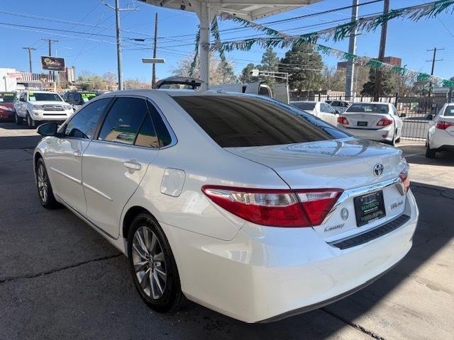 Toyota Camry Hybrid SE 2017
