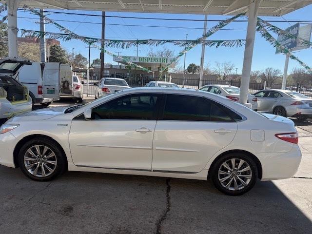 Toyota Camry Hybrid SE 2017