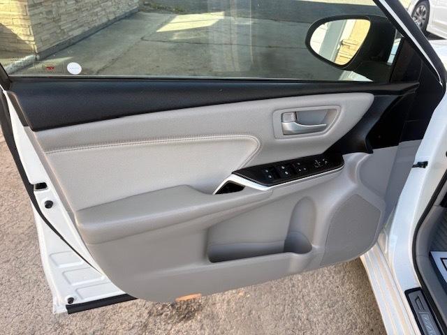 Toyota Camry Hybrid SE 2017