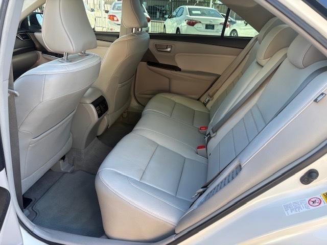 Toyota Camry Hybrid SE 2017