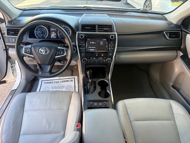 Toyota Camry Hybrid SE 2017