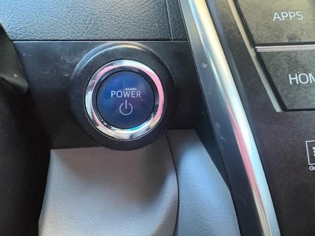 Toyota Camry Hybrid SE 2017