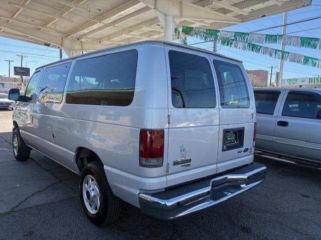 Ford Econoline E-350 XL Super Duty 2009