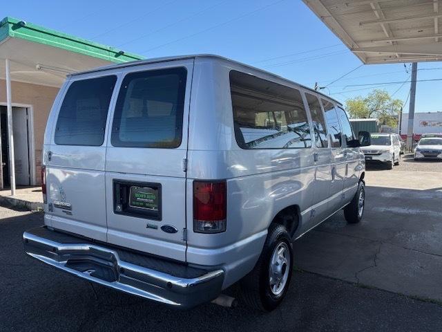 Ford Econoline E-350 XL Super Duty 2009