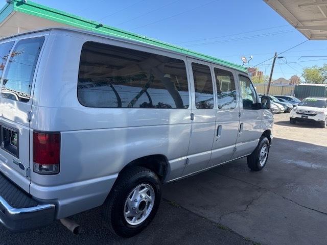 Ford Econoline E-350 XL Super Duty 2009