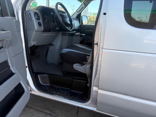 Ford Econoline E-350 XL Super Duty 2009