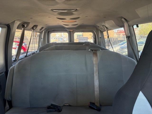 Ford Econoline E-350 XL Super Duty 2009