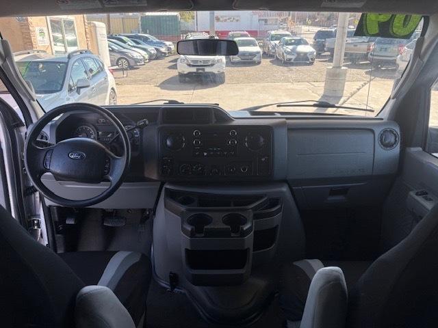 Ford Econoline E-350 XL Super Duty 2009